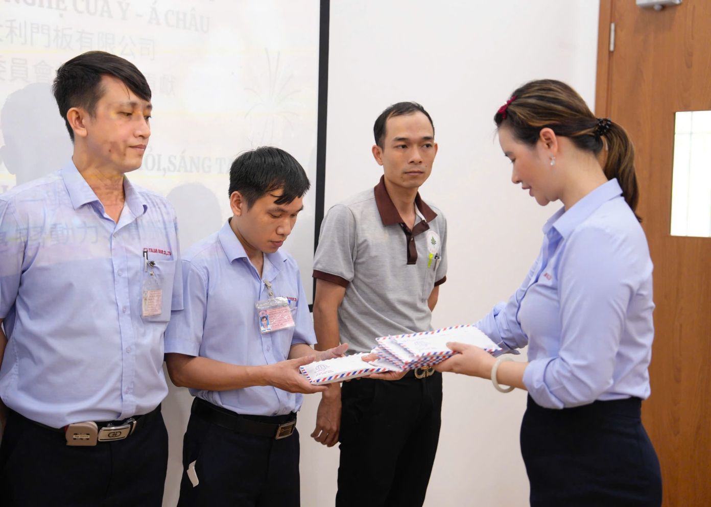 Cong ty co nhieu dot thuong, trong do ky thuong Tet la lon nhat. Anh: Dinh Trong