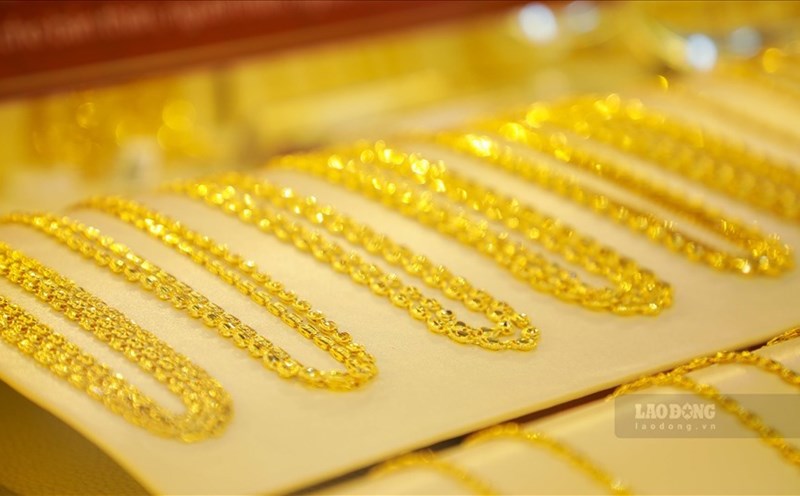 Organized capital flows and the prospect of monetary easing are seen as the main drivers supporting gold prices, while mining stocks emerged as an attractive profit opportunity. Photo: Phan Anh