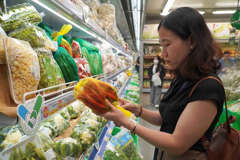Ho Chi Minh City prepares a rich source of vegetables, meat and fish, tightening food safety during Tet. Photo: Ngoc Le