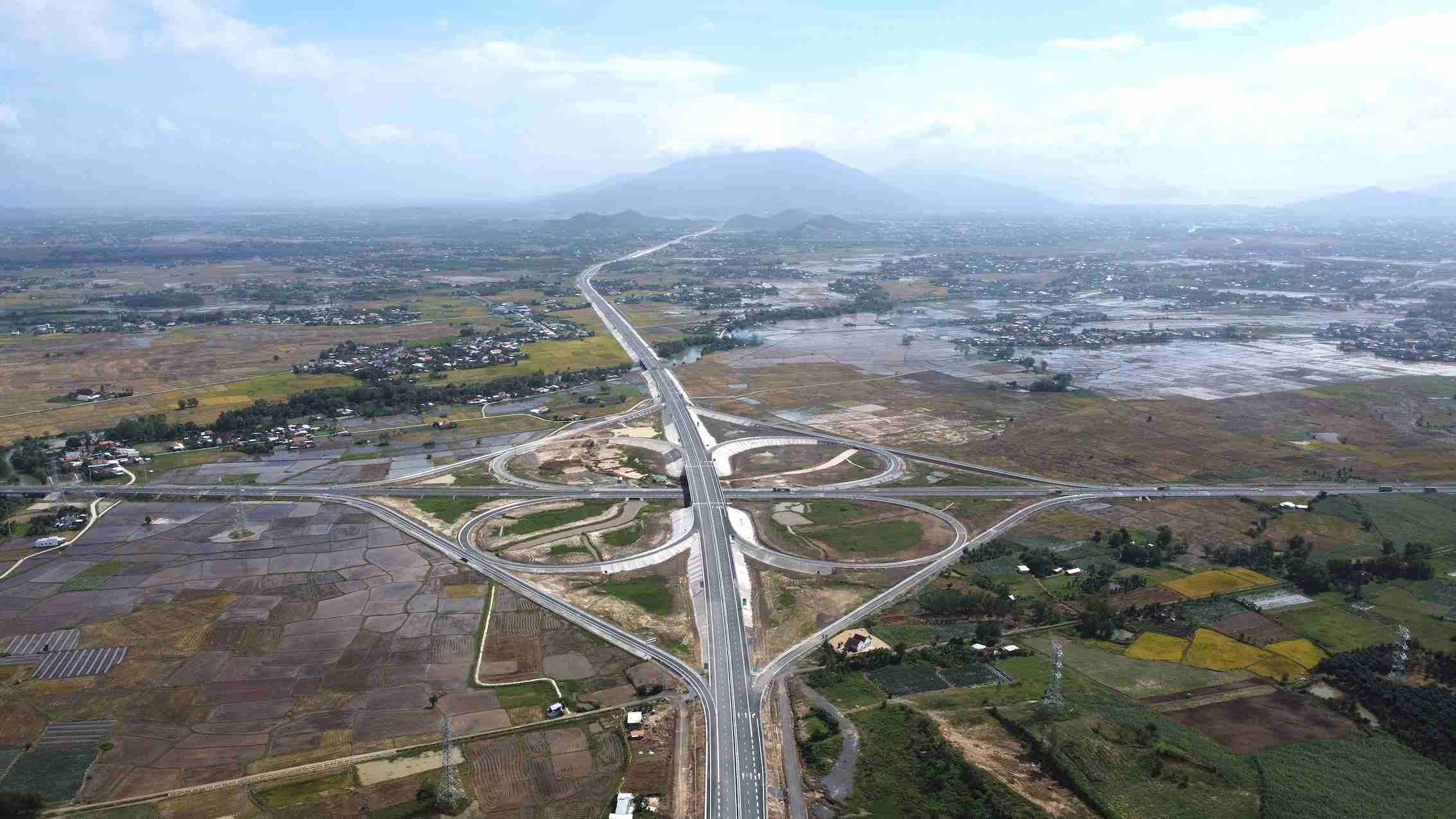 Du an duong bo cao toc Khanh Hoa – Buon Ma Thuot co tong muc dau tu 5.632 ti dong, duoc trien khai trong giai doan 2022 – 2027.