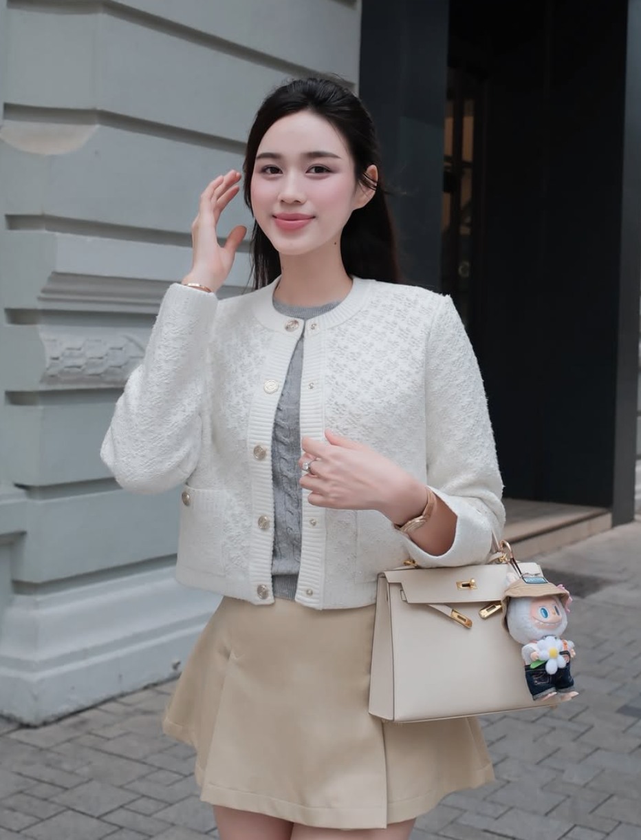 Con dau Tap doan Son Hai deo tui hieu gan 1 ti dong. Anh: Nhan vat cung cap.