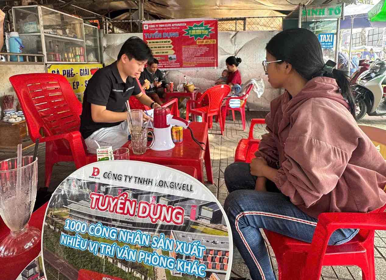 Cong ty tuyen dung lao dong tai nhieu dia diem de thuan tien cho cac ung vien. Anh: HAC
