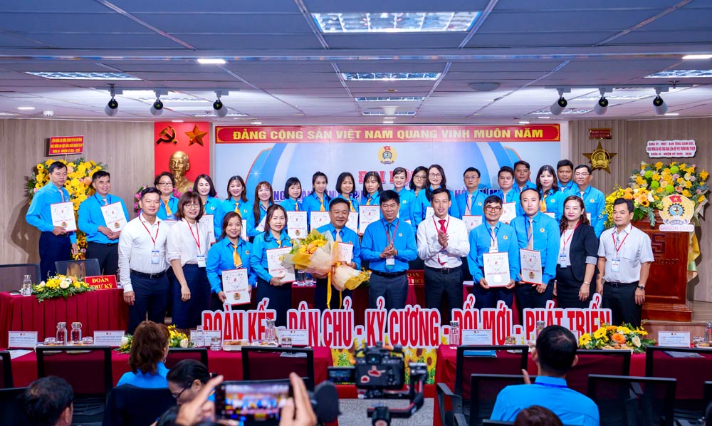 Dai hoi cong bo Quyet dinh cua Ban Thuong vu LDLD TP.HCM ve viec chi dinh cac co quan va chuc danh chu chot Cong doan Saigon Co.op nhiem ky 2025–2030; Ban Chap hanh gom 19 uy vien, ong Ta Quang Bac giu chuc Chu tich Cong doan Lien hiep khoa III.