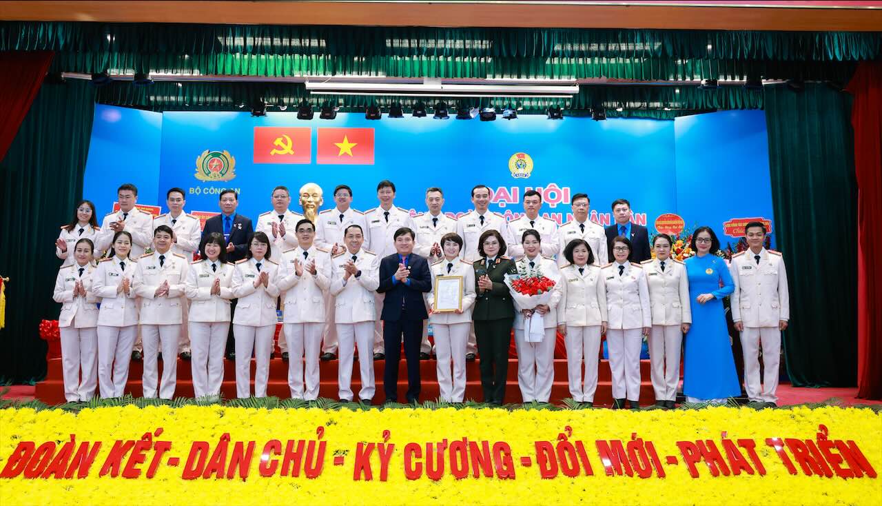 Ban Cong doan Cong an nhan dan nhiem ky 2025-2030 gom 21 dong chi ra mat Dai hoi. Anh: Hai Nguyen