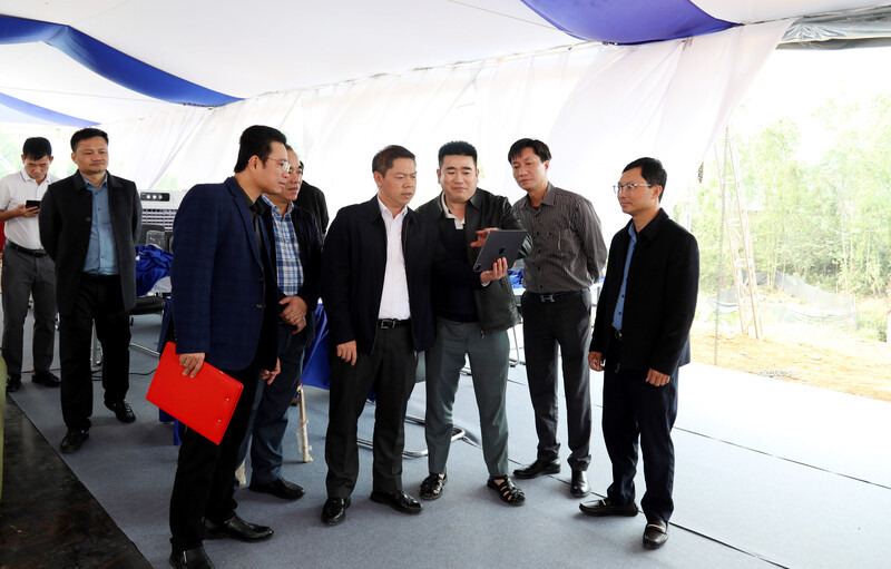 Pho Chu tich UBND tinh Lang Son Doan Thanh Son kiem tra, chi dao cong tac chuan bi le thong tuyen. Anh: Tri Dung