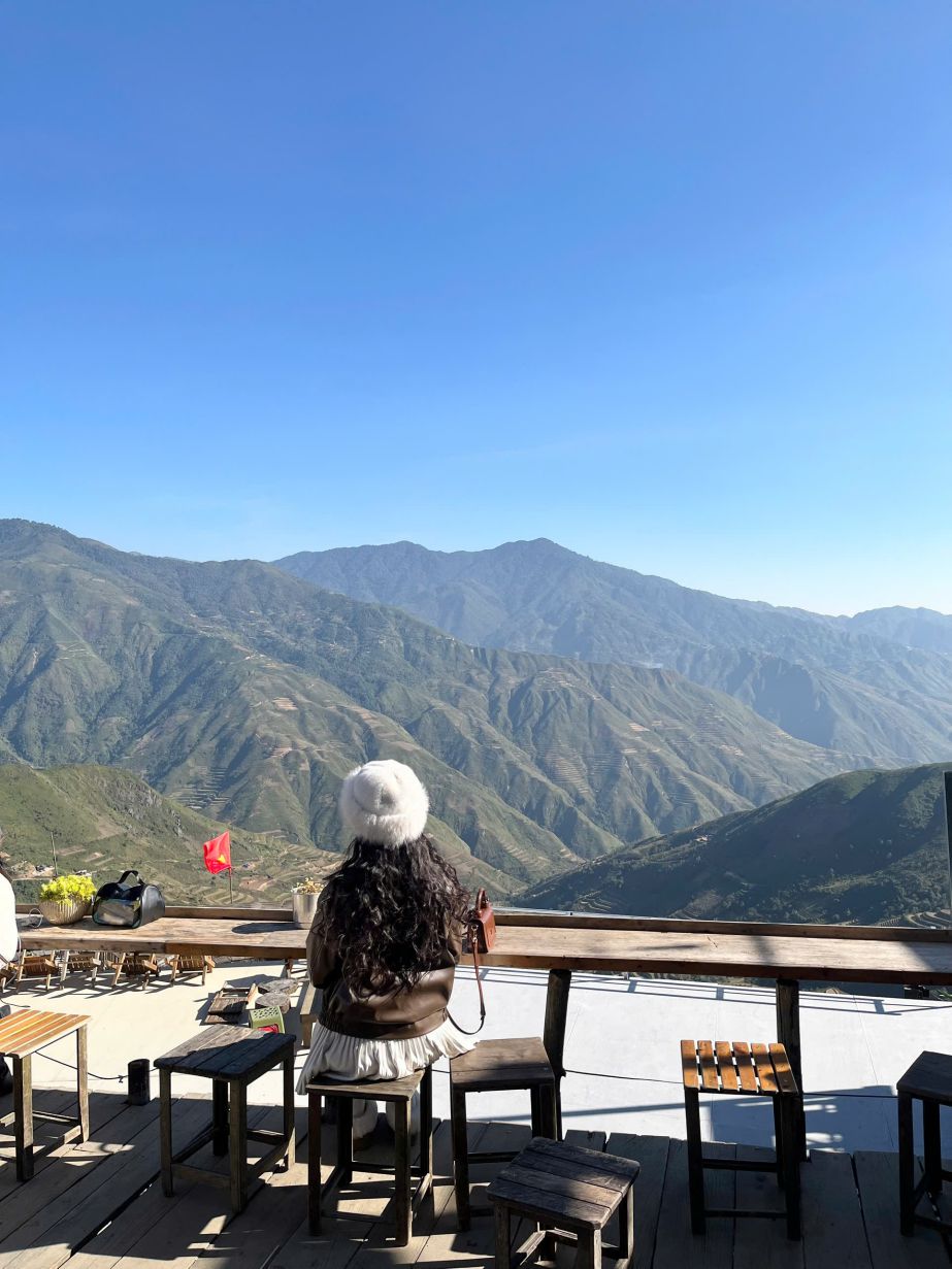 Drink coffee to watch the sunset at Ameii Hill - Khe Cai - Ta Xua restaurant. Photo: Character provided