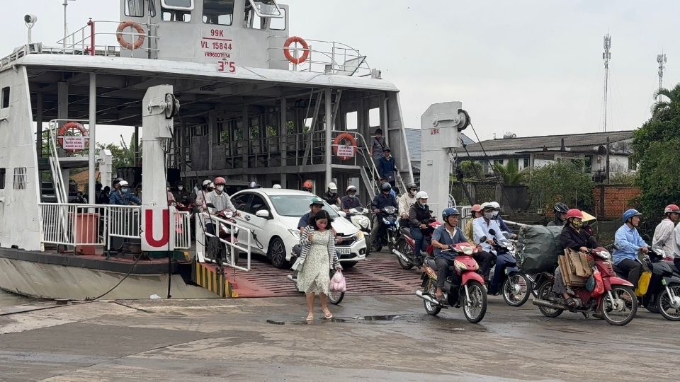 Cong trinh cau Dinh Khao duoc ky vong cai thien giao thong khu vuc. Anh: Hoang Loc