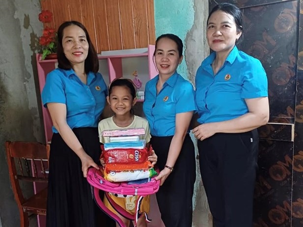 Offrir le 'Point d'apprentissage amoureux' aux enfants de membres syndicaux en difficulte est une activite sur laquelle la Federation du travail de la province de Quang Tri s'est concentree depuis de nombreuses annees. Photo : Hung Tho