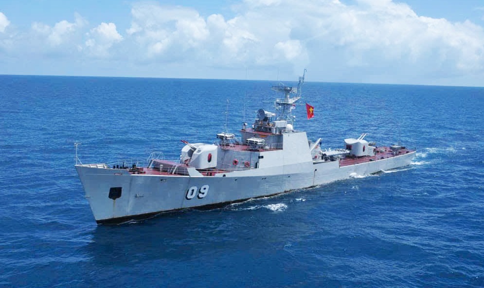 Ship 09 of the Vietnam People's Navy participates in a sea combat exercise. Photo: Anh Tho