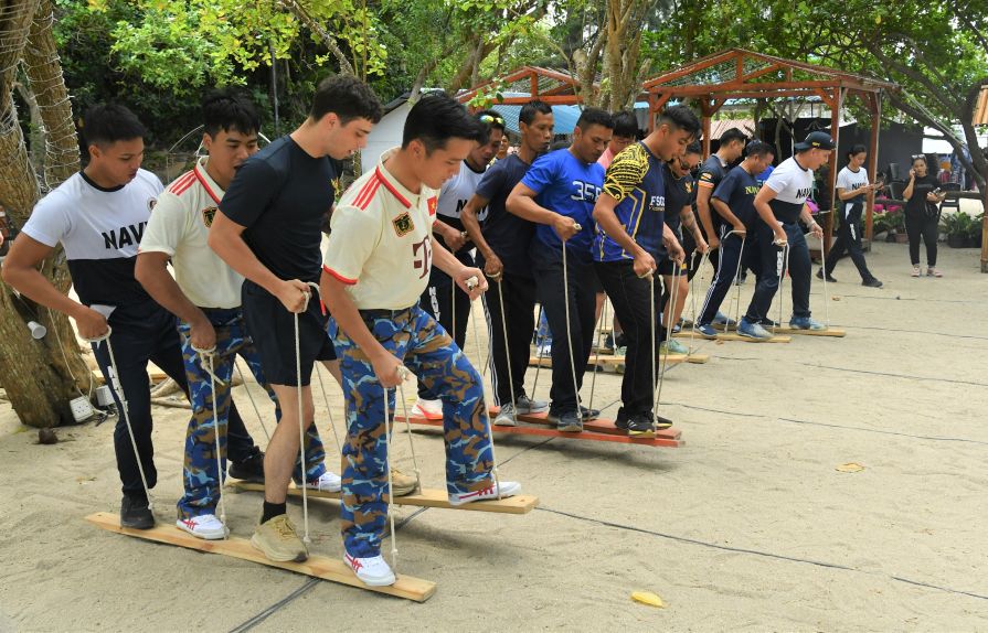 Tau 09 cua Hai quan nhan dan Viet Nam tham gia cac hoat dong the thao. Anh: Anh Tho