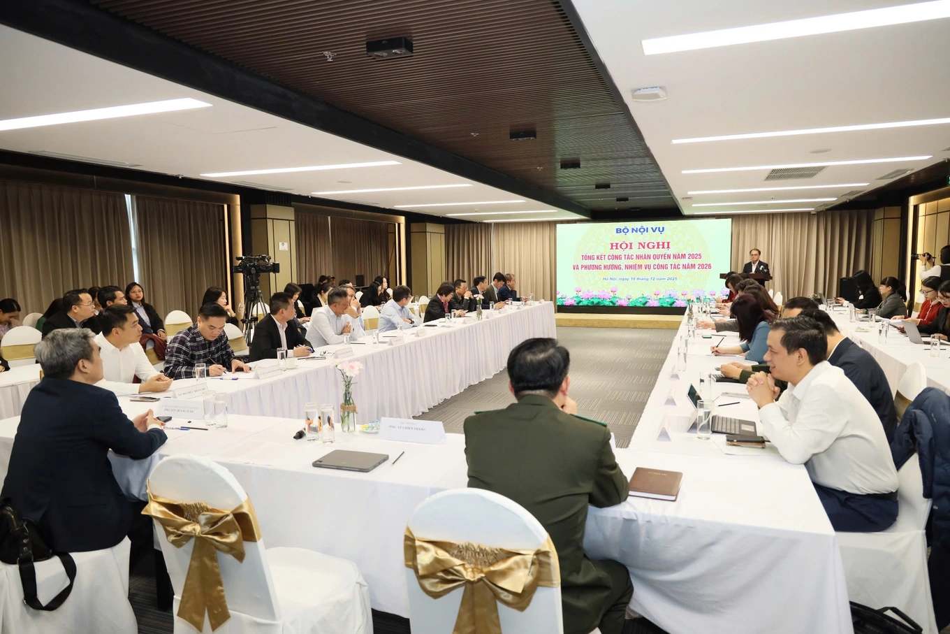 Toan canh hoi nghi. Anh: Chi Tam