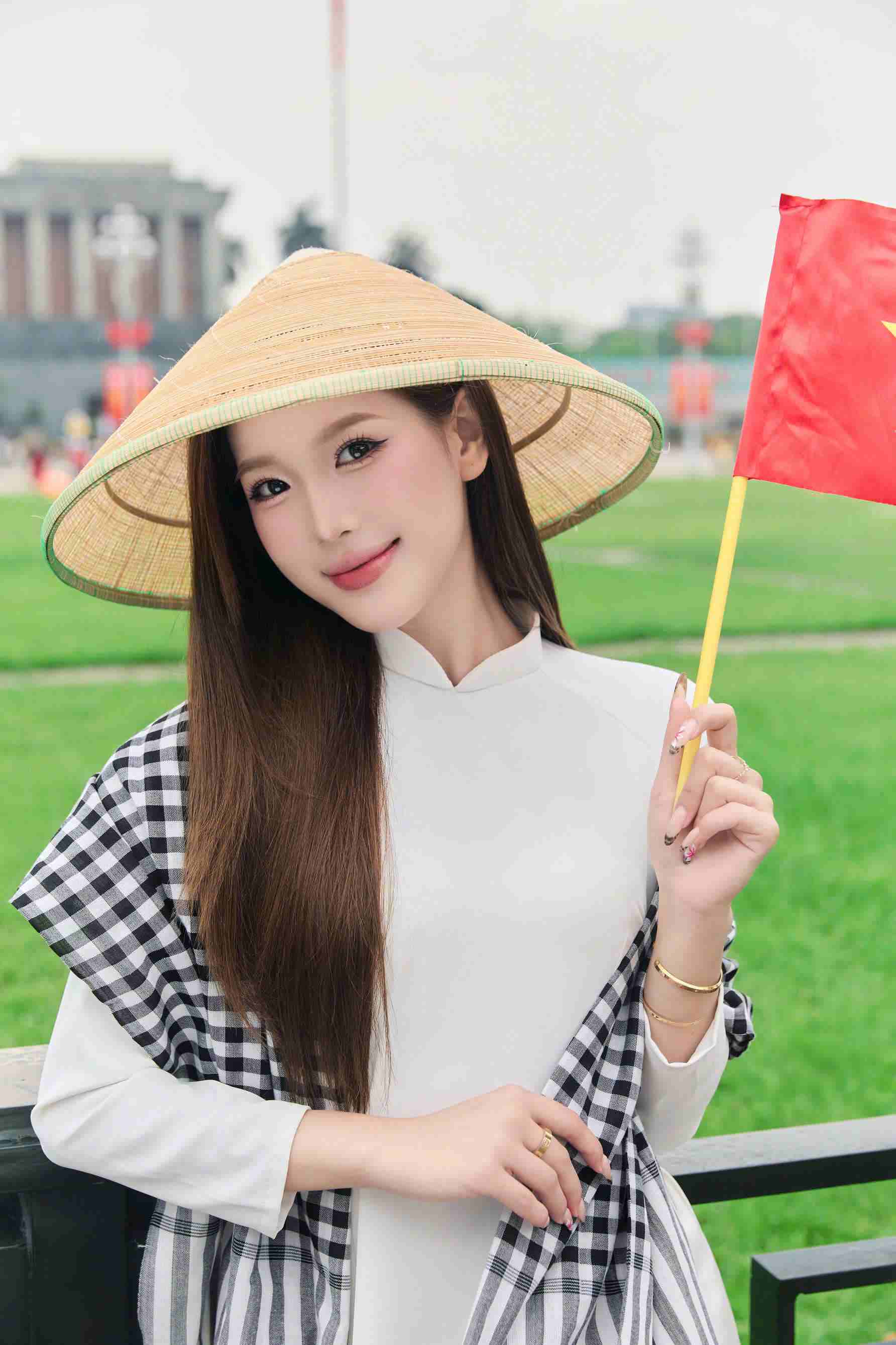 Do Thi Quynh Anh, co gai tre den tu Bac Ninh thuong duoc biet den voi vai tro nguoi mau anh, so huu cac kenh mang xa hoi len den 4 trieu nguoi theo doi. Anh: Nhan vat cung cap