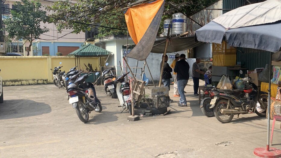 Phu Tho省 Hoa Binh バスターミナルで死亡した男性を発見。写真:Minh Nguyen