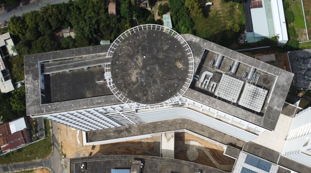 Bai dap truc thang tren noc benh vien. Anh: Dinh Trong