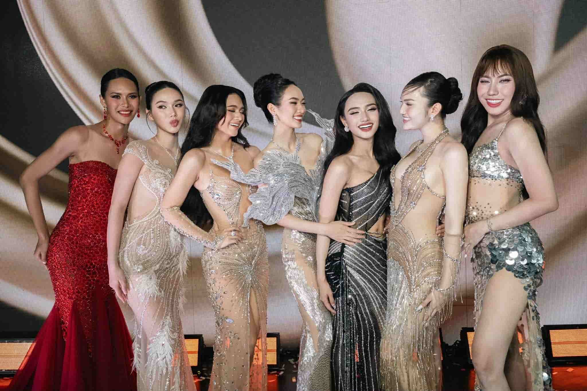 Bui Pham Phuong Nha (thu ba tu phai sang) va hanh trinh no luc tro thanh Top 13 thi sinh xuat sac gop mat tai Chung ket cuoc thi Miss International Queen 2025 danh cho nguoi chuyen gioi. Anh: NVCC