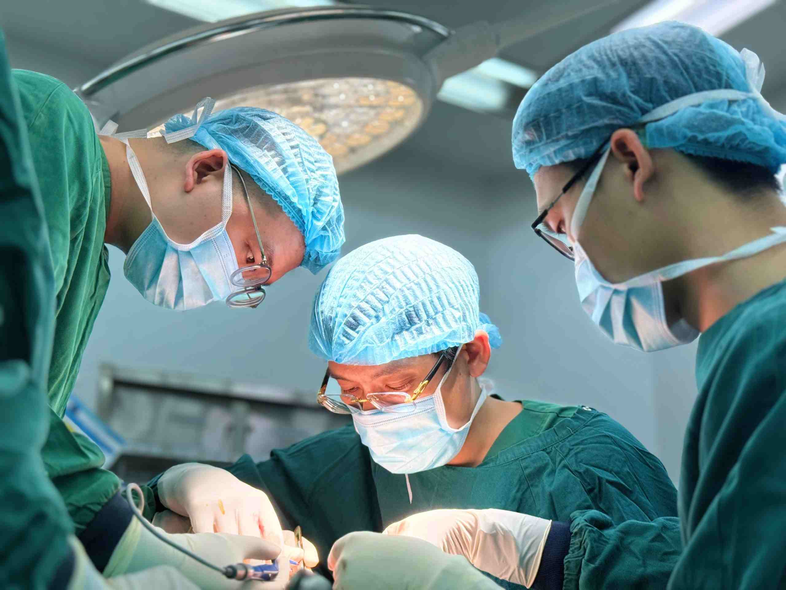 12 hours of racing with the time to save a severed hand with 4 fingers. Photo: Thanh Dang