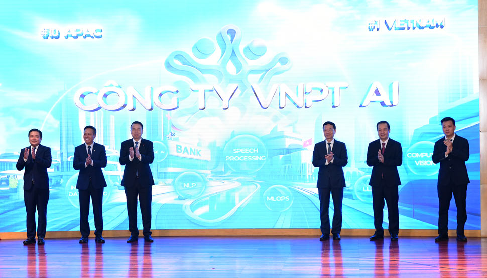 Bo truong Bo Khoa hoc va Cong nghe, Thu truong Bo Tai chinh cung cac dai bieu thuc hien nghi thuc ra mat Cong ty VNPT AI. Anh: Hao Thien