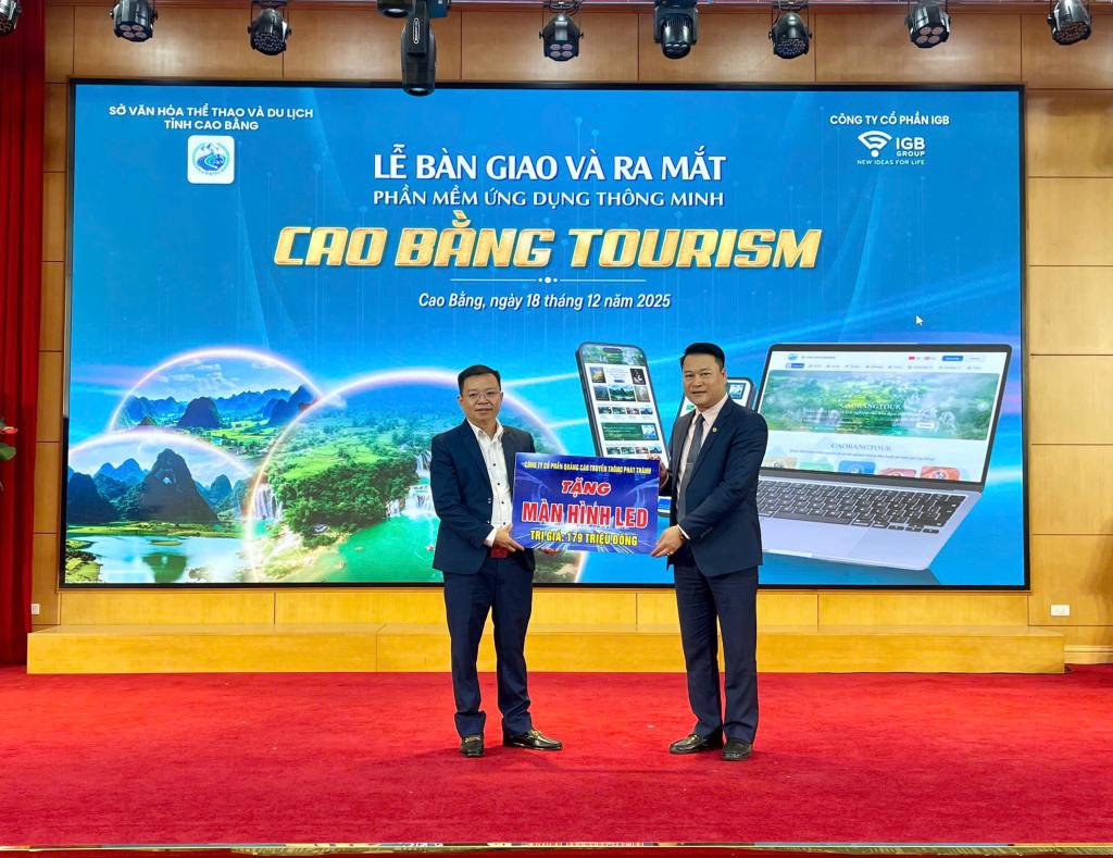 The software "Cao Bang Tourism" was launched on the morning of December 18. Photo: Kim Dung