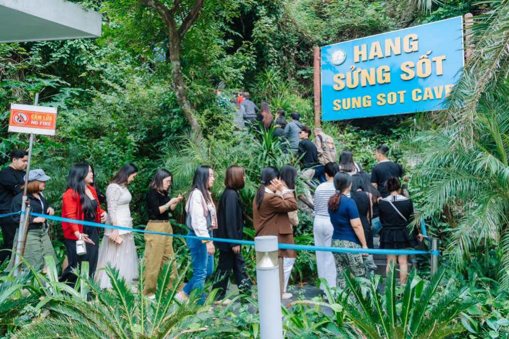 Hai trinh 7 tieng cho du khach kham pha cac diem den nhu dao Ti Top, hang Luon...