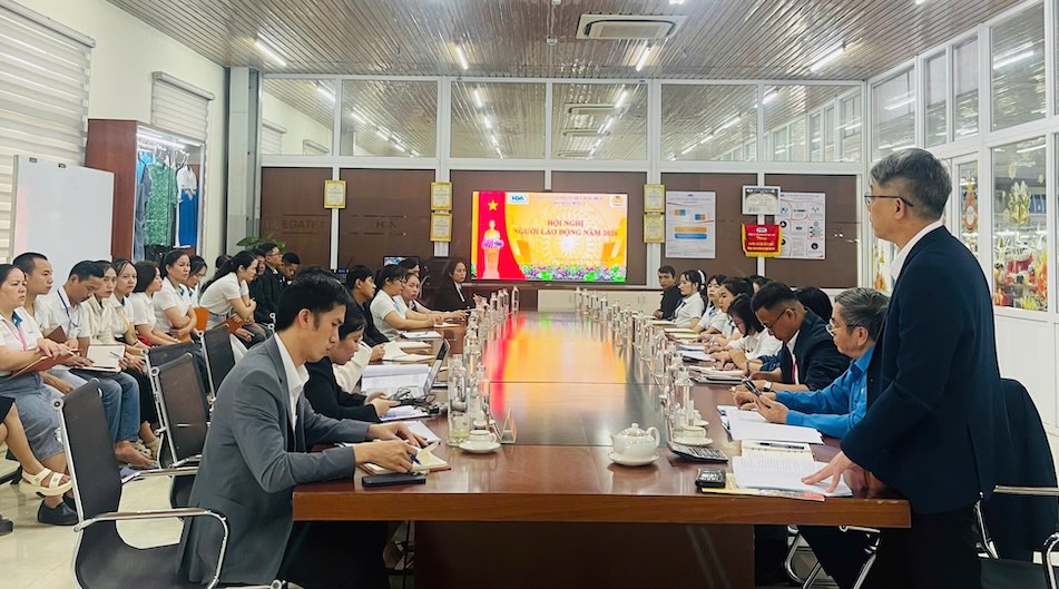 Scene of the Workers' Conference at Garment Factory 4. Photo: Hue Textile and Garment Trade Union