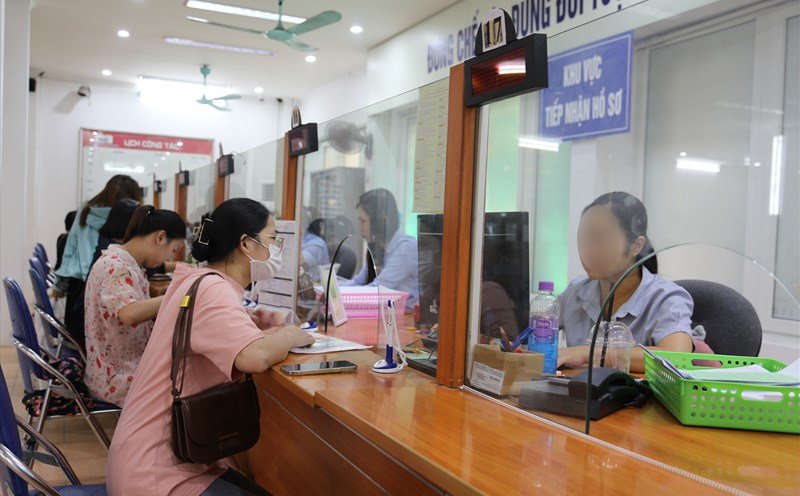 The Ministry of Home Affairs responds to the proposal to adjust salaries and allowances for commune-level cadres. Photo: Tran Vuong.