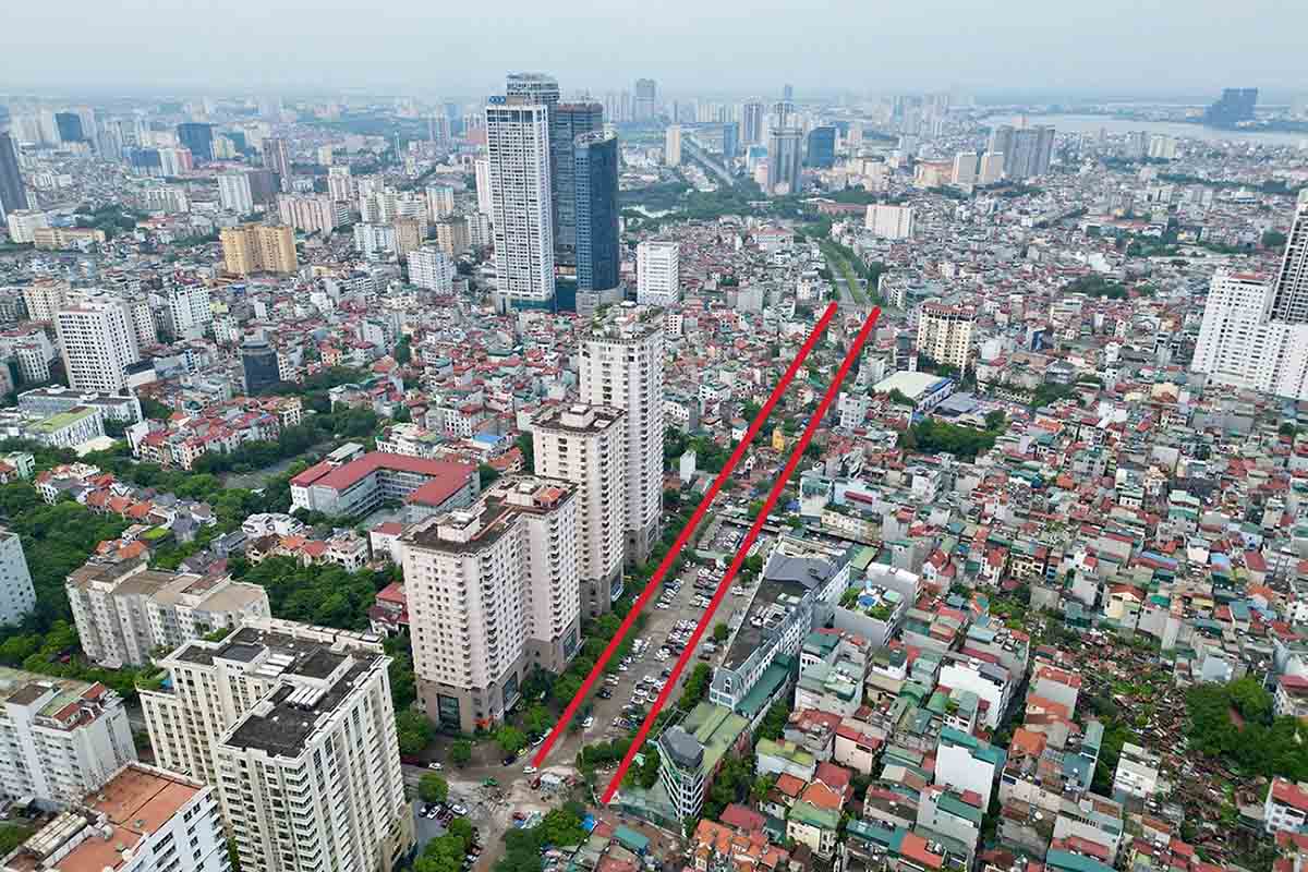 El proyecto de la carretera de circunvalacion de 2.5 tramo Cau Giay - Nueva Area Urbana de Dich Vong (Cau Giay Hanoi) se ha implementado durante muchos años pero no se ha completado. Foto: Song Huu
