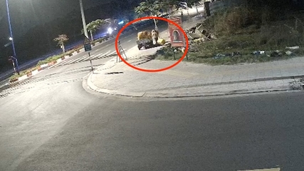 Handling illegal garbage dumping on sidewalks in Ho Chi Minh City