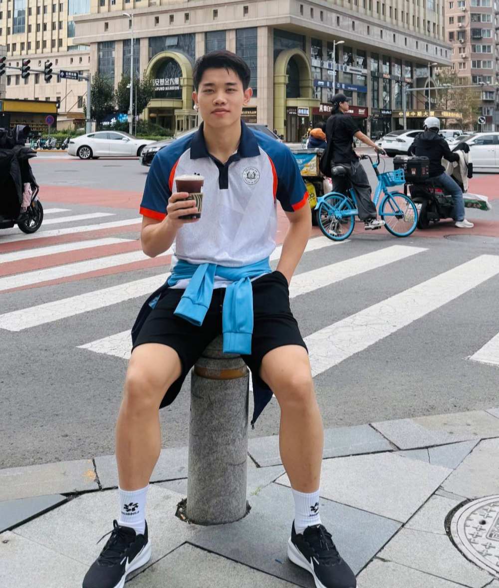 Phong cach doi thuong cua “ngoi sao trieu do” Nguyen Dinh Bac. Anh: Nhan vat cung cap.