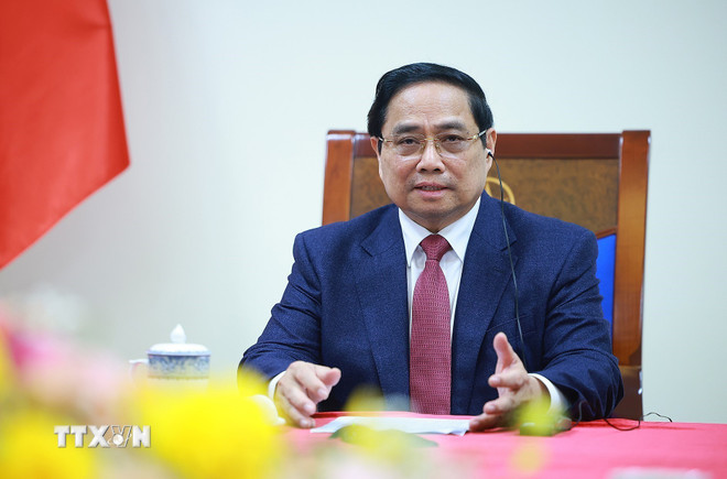Politburo member and Prime Minister Pham Minh Chinh held a phone call with Singaporean Prime Minister Lawrence Wong. Photo: VNA