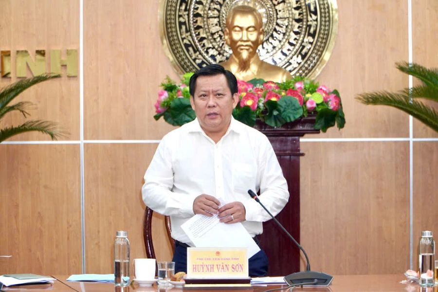 Vice Chairman of Tay Ninh Provincial People's Committee Huynh Van Son spoke at the meeting to assess the progress of public investment disbursement in 2025. Photo: Duy Minh
