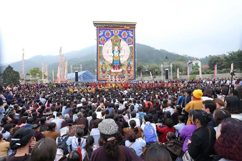 Khai mo Thongdrol - tranh theu Phat Quan Am tai Dai bao thap Tay Thien. Anh: Drukpa Viet Nam