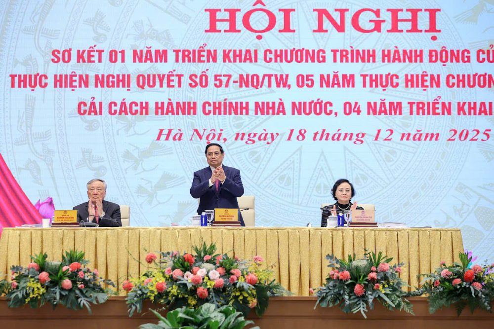 Prime Minister Pham Minh Chinh, Permanent Deputy Prime Minister Nguyen Hoa Binh and Deputy Prime Minister Pham Thi Thanh Tra chaired the conference. Photo: Nhat Bac
