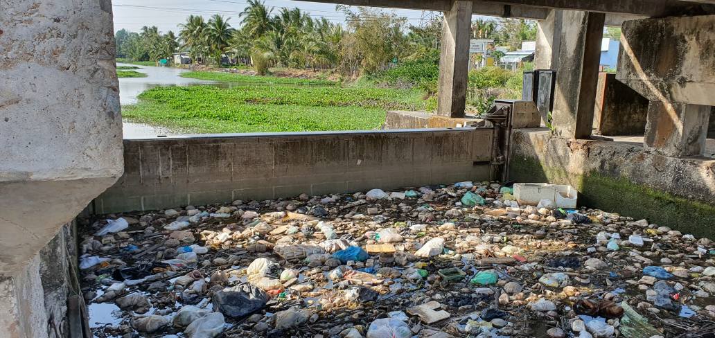 Cong ngan man tai Ca Mau, khi dong cong rac cung un u. Anh: Nhat Ho