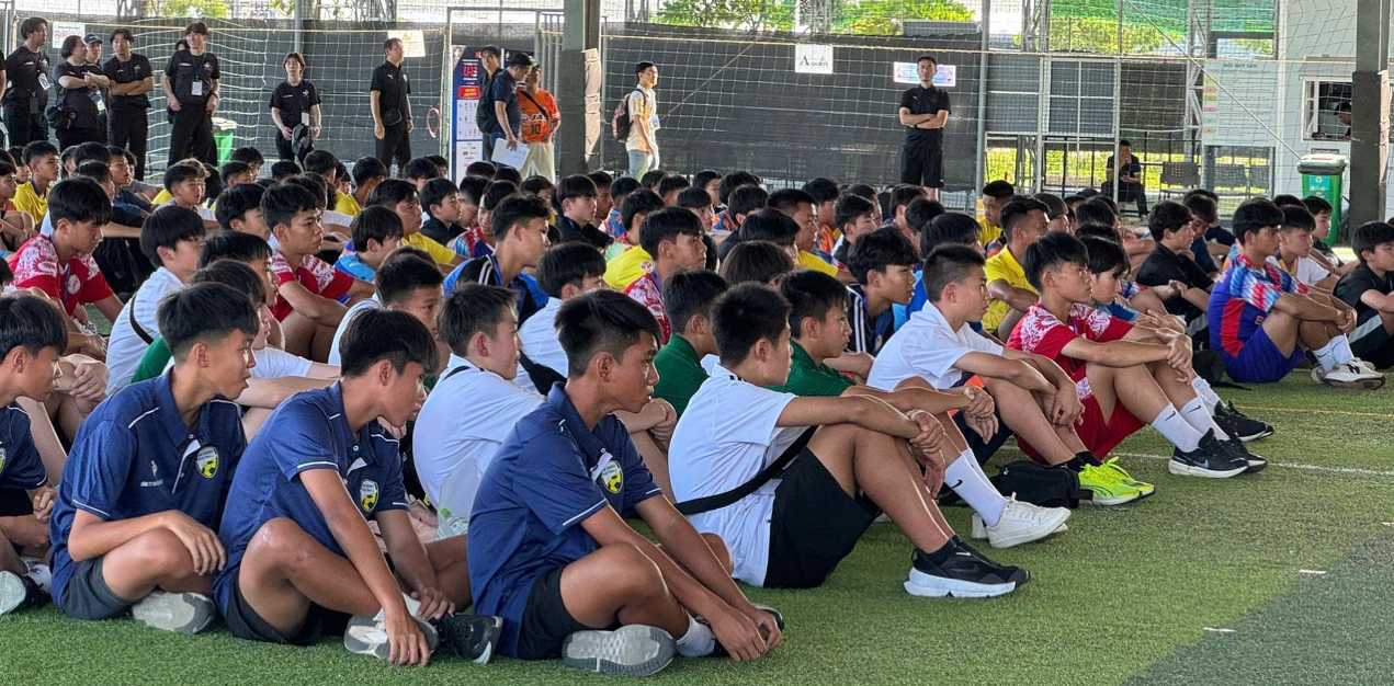 Cac doi bong tranh giai. Anh: Mai Anh. 