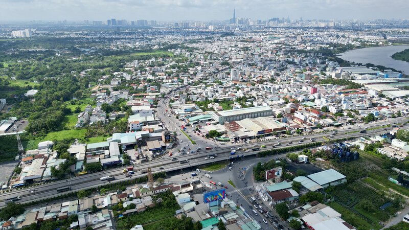 Quoc lo 13 doan tu nut giao Binh Phuoc va trung tam TPHCM. Anh: Anh Tu