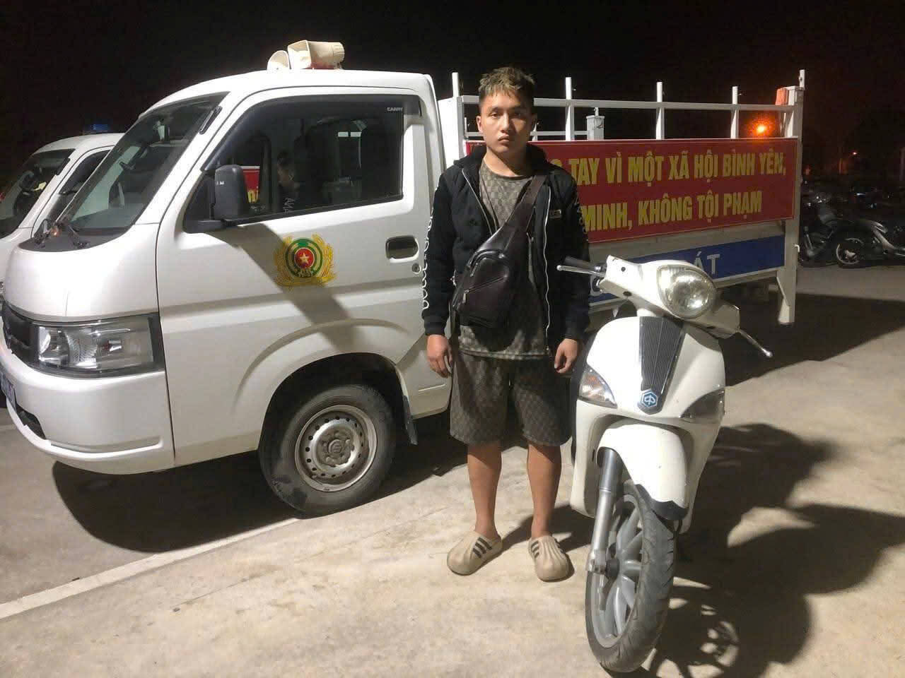 Subject Ninh Duy Huy was arrested with the evidence. Photo: Dieu Anh