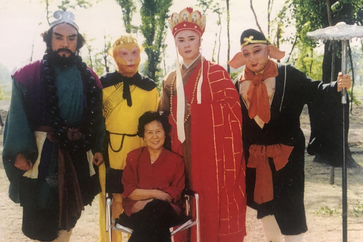 Director Duong Khiet and the stars of "Journey to the West". Photo: Producer