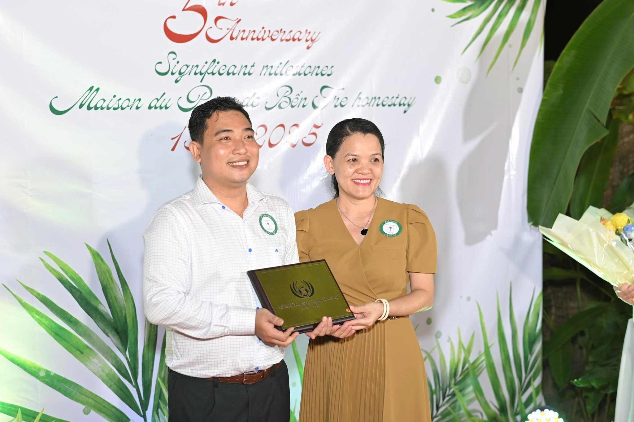 Quach Duy Thinh nhan giai thuong Homestay dat chuan khu vuc ASEAN. Anh: NVCC