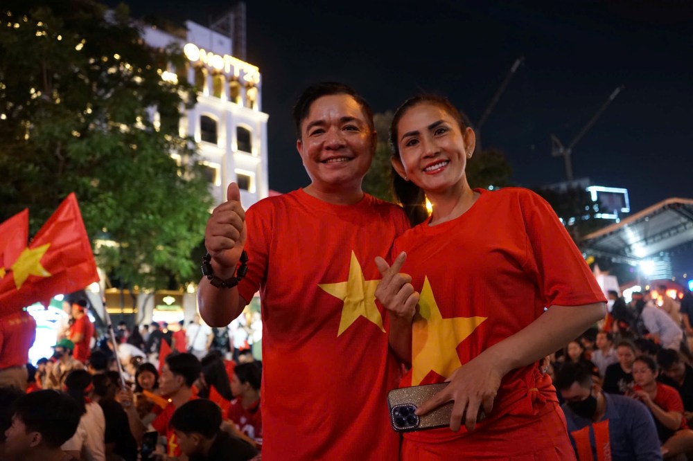 Anh Nguyen Tran Quoc Bao cung nguoi than den xem va co vu