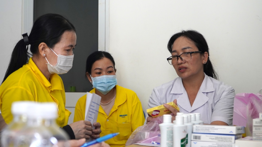 Cham soc suc khoe cho nu doan vien, cong nhan. Anh: Nguyen Anh