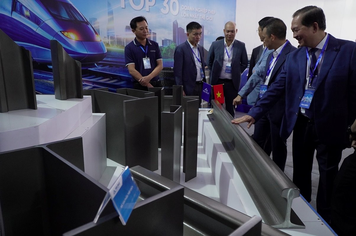 Thep ray cao toc duoc trung bay tai Le khoi cong. Anh: Vien Nguyen