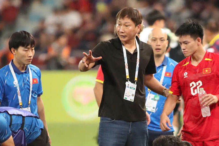 Coach Kim Sang-sik and U22 Vietnam won the gold medal at the 33rd SEA Games. Photo: VFF