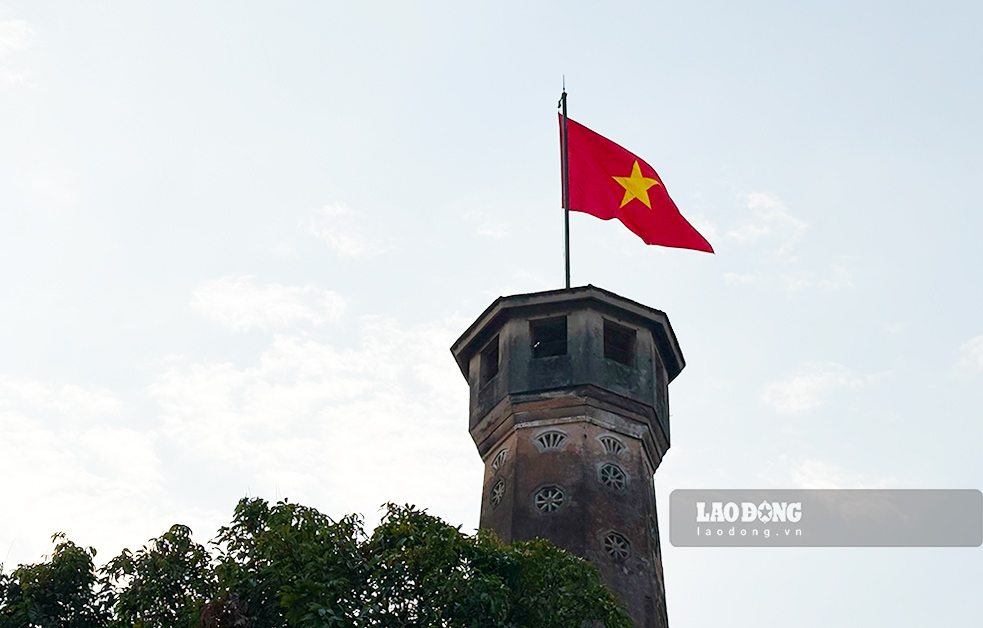 Cot co Ha Noi, con goi la Ky Dai Ha Noi, la mot di tich tieu bieu trong quan the Di san the gioi Khu trung tam Hoang thanh Thang Long - Ha Noi.