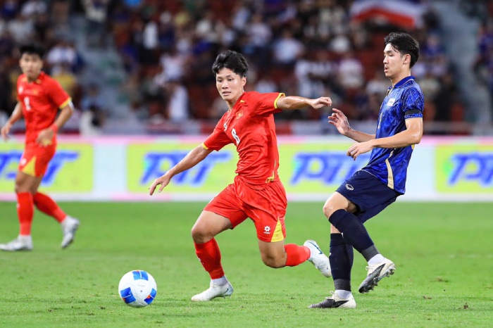 Toi 18.12, tuyen U22 Viet Nam cham tran U22 Thai Lan tren san van dong Rajamangala (Thai Lan) o chung ket SEA Games 33.