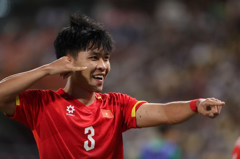 Phut 59, tu qua phat goc cua Van Thuan, thu mon Thai Lan bang ra qua da. Ly Duc bang vao gay ap luc khien so 12 Choolthong cua U22 Thai Lan lung tung da phan luoi nha. Ti so la 2-2 cho U22 Viet Nam.