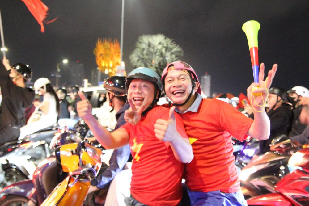 People flock to the central streets to celebrate the victory of U22 Vietnam. Photo: Thanh Huyen