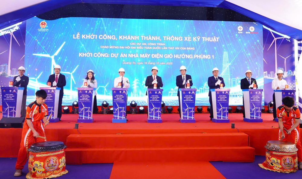 Starting ceremony of Huong Phung 1 Wind Power Plant project. Photo: Hung Tho