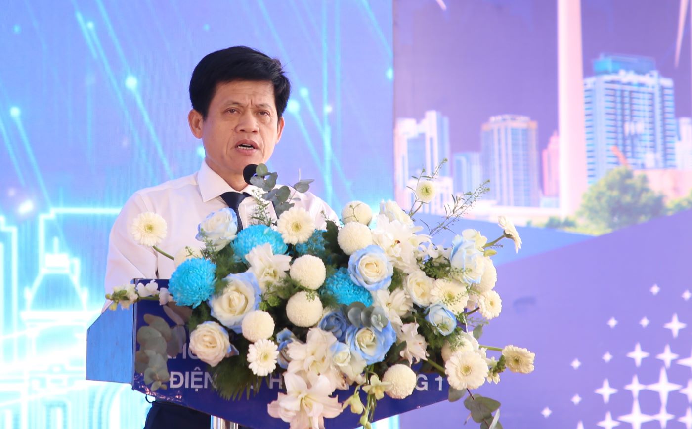 Pho Chu tich UBND tinh Quang Tri Le Van Bao phat bieu tai le khoi cong. Anh: Hung Tho