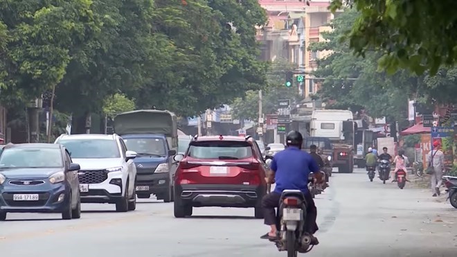 Phase 2 of the project to renovate and upgrade provincial road 295B (Bac Ninh province) has been behind schedule for many years. Photo: Van Truong