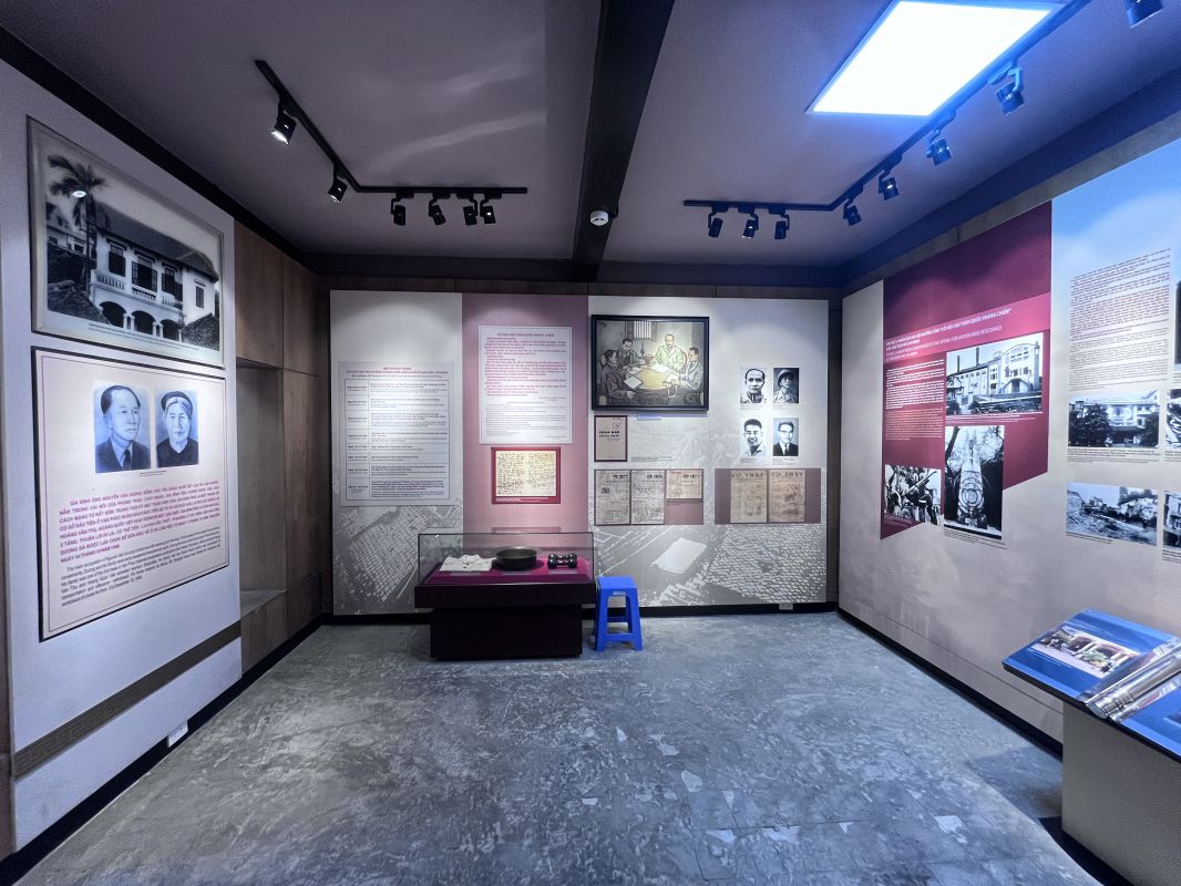 Nha luu niem Bac Ho co nhieu hien vat va tranh anh mang gia tri lich su. Anh: Viet Van